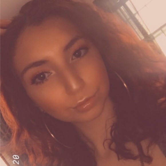 Meet your Posher, Stephanie - Picture 1 of 1